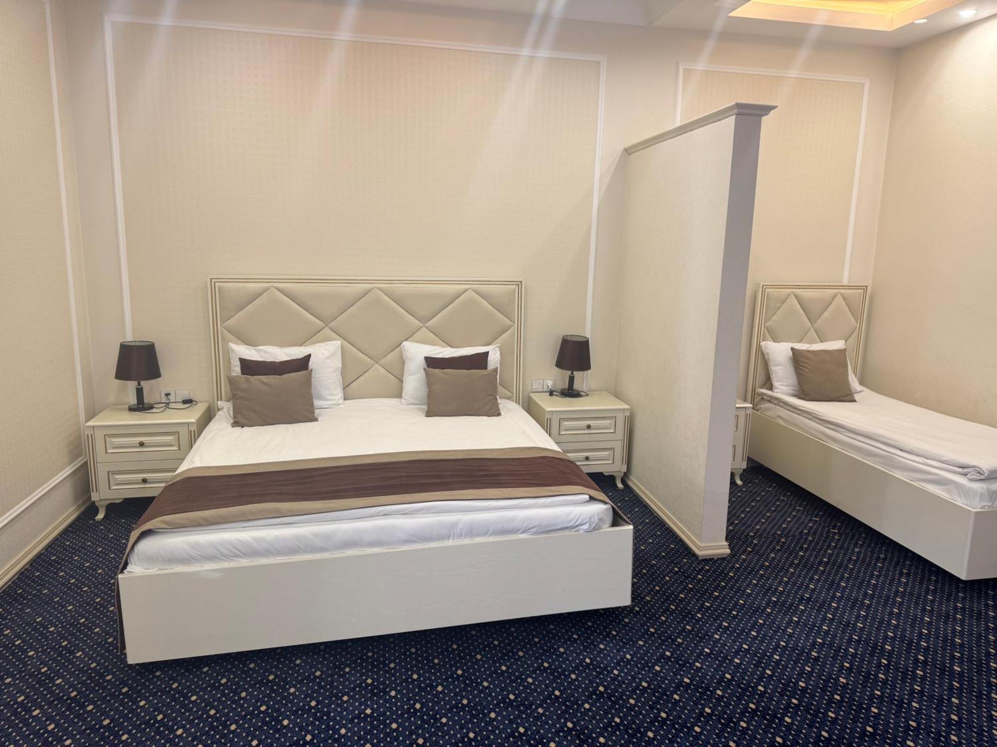 East Legend Hotel Baku Extérieur photo